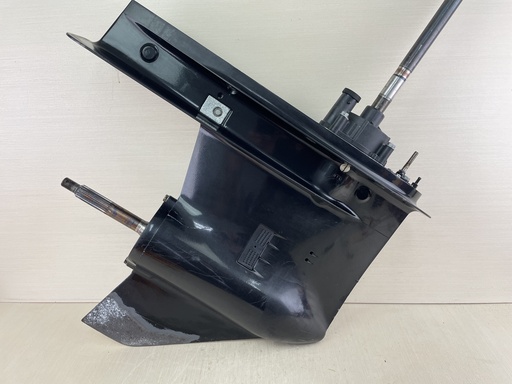 [010019] 2004 Suzuki 250HP 4 Stroke Outboard Lower Unit Gear Case 55110-93J20-0EP