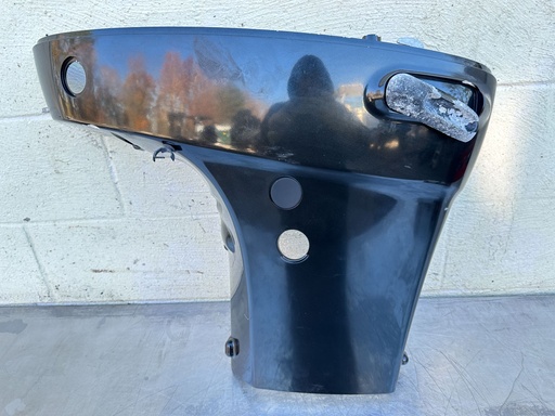 [054580] 2005 Suzuki 140 HP 4 Stroke Outboard Lower Apron Cowling Port {mpn} OEM