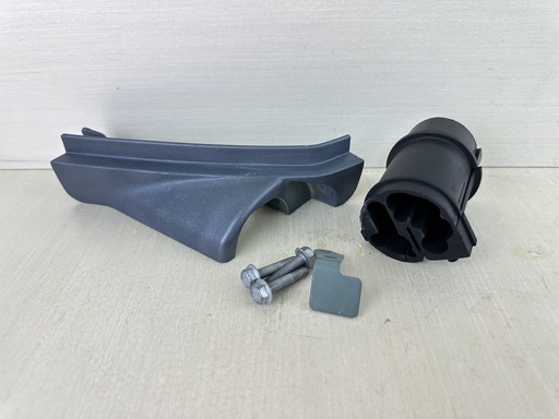 [009800] 2004 Yamaha 225HP 4 Stroke Outboard Cable Cover Plate 69J-42738-01-5B