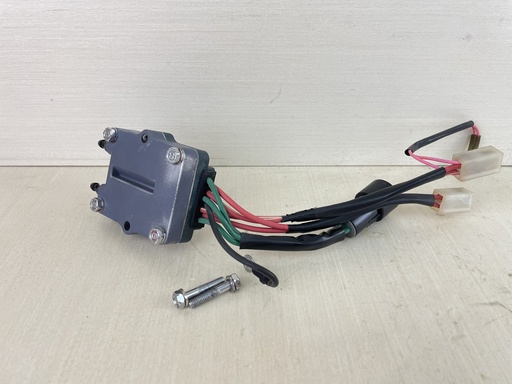 [011087] 2001 Yamaha 225HP 2 Stroke Outboard Rectifier Regulator 61A-81960-01-00