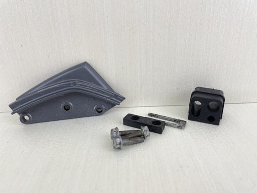 [011165] 2002 Yamaha F30 30HP 4 Stroke Cable Cover Plate Fitting 67C-42738-00-4D