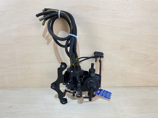 [3358] 2007 Evinrude Etec 200HP Oil Pump Assembly With Lift Pump 5007306 5007312