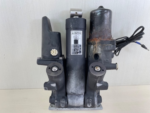 [013086] 1998 Mercury 150HP 2 Stroke Outboard Power Trim & Tilt Unit 8M0143219