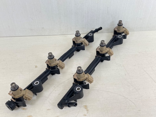 [014110] Yamaha 250HP 3.3L 4 Stroke Outboard Engine Fuel Delivery Pipe & Injectors