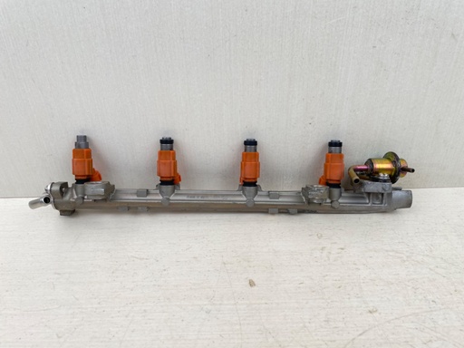 [014756] 2003 Yamaha 115HP F115 Outboard Fuel Rail Assembly Injectors Cooler 68V-13160-00-00