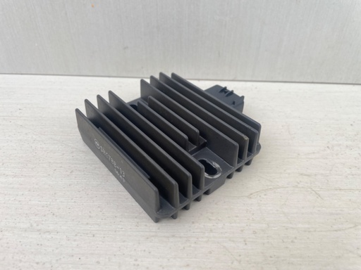 [014979] 2007 Yamaha 115HP 4 Stroke Outboard Rectifier & Regulator Assembly 68V-81960-10-00