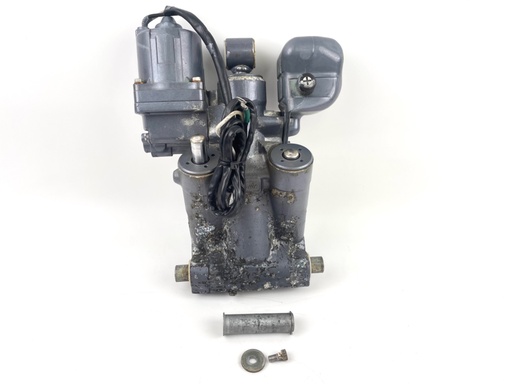 [016043] 2003 Yamaha 150 HP 2 Stroke Outboard Power Trim Tilt Unit 68F-43800-01-4D OEM