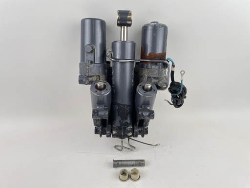 [015971] 2003 Yamaha 225 HP 4 Stroke Outboard Power Trim Tilt Unit 69J-43800-00-4D OEM