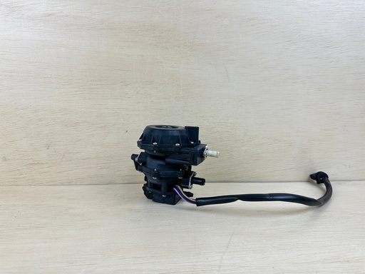 [3633] 2002 Johnson 150HP Outboard Engine Fuel Pump Assembly 5004558