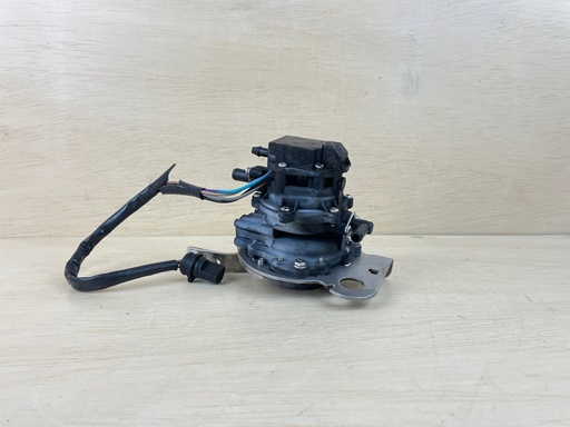 [3776] 1996 Johnson 130HP 2 Stroke Outboard Fuel Pump Assembly 0435560 5007420