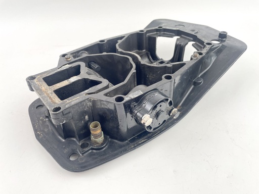 [020882] 2001 Mercury 225 HP 2 Stroke Outboard Exhaust Plate Guide 832935A15 OEM