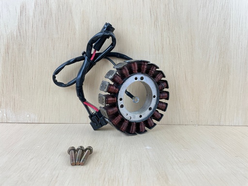 [3884] 2003 Yamaha 115HP F115 Outboard Stator Assembly With Bolts 68V-81410-00-00