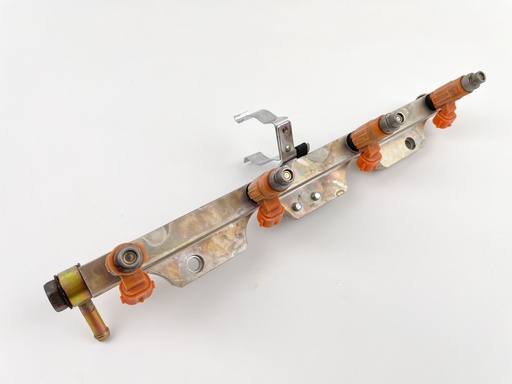 [023957] 2002 Suzuki 140 HP 4 Stroke Outboard Fuel Injector Set W/ Rail 15751-90J03 OEM