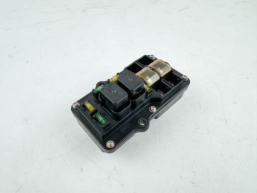 [030490] 2002 Yamaha 200 HP 2 Stroke Outboard Fuse Box 68F-82170-01-00 OEM