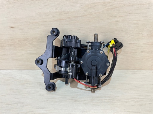 [2806] Evinrude Etec 225HP Oil Pump With Bracket & Lift Pump