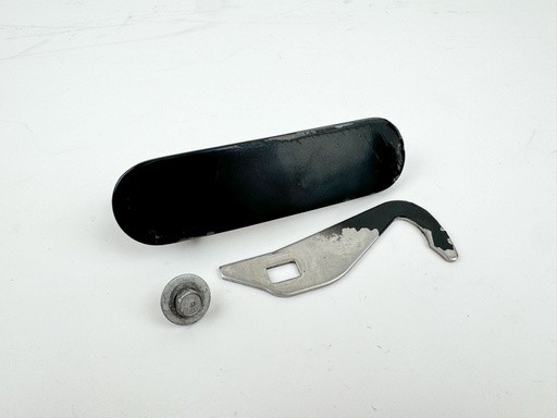 [032522] 2004 Suzuki 250 HP 4 Stroke Outboard Starboard Latch Handle 61633-93J00-0EP OEM