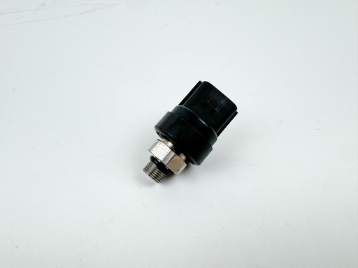 [031611] 2005 Yamaha 225 HP 4 Stroke Outboard Oil Pressure Sensor 69J-83651-00-00 OEM