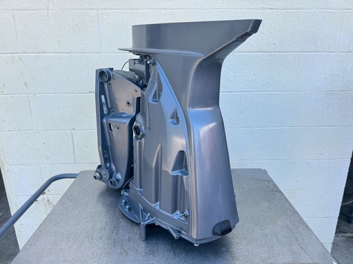 [031688] 2005 Yamaha 225 HP 4 Stroke Outboard Complete Midsection & Swivel Bracket