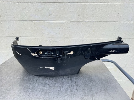 [032478] 2004 Suzuki 250 HP 4 Stroke Outboard Lower Apron Cowling Starboard 61131-93J01-0EP OEM