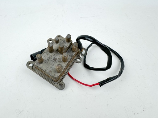 [033774] 1996 Johnson 150 HP 2 Stroke Outboard Rectifier & Regulator 0586048 OEM